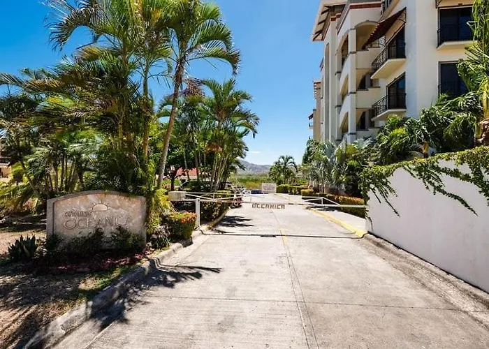 Stylish Flamingo With Ocean Views, Renovated Kitchen & Walkable Access Hébergement de vacances Playa Flamingo