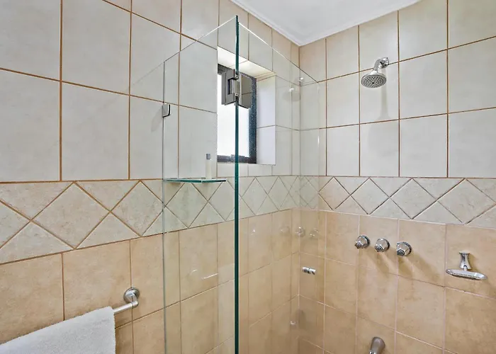 Hébergement de vacances Stylish Flamingo With Ocean Views, Renovated Kitchen & Walkable Access *