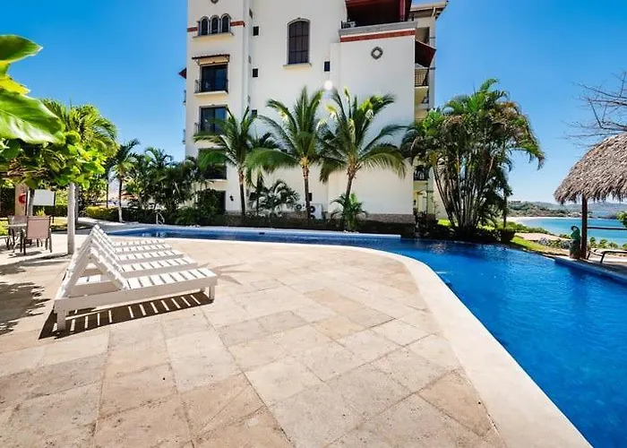 Stylish Flamingo With Ocean Views, Renovated Kitchen & Walkable Access Hébergement de vacances Playa Flamingo