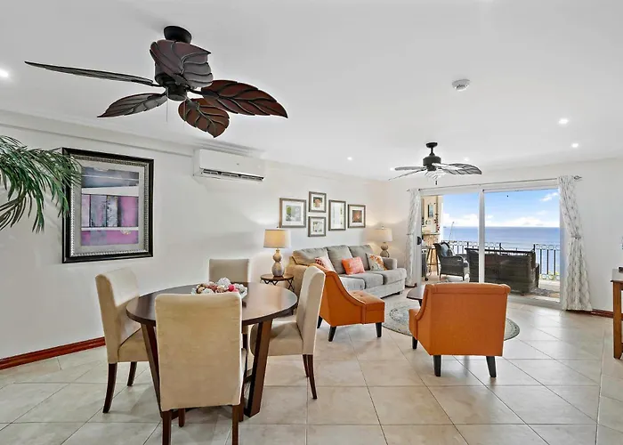 Stylish Flamingo With Ocean Views, Renovated Kitchen & Walkable Access * Playa Flamingo
