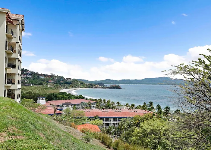 Stylish Flamingo With Ocean Views, Renovated Kitchen & Walkable Access