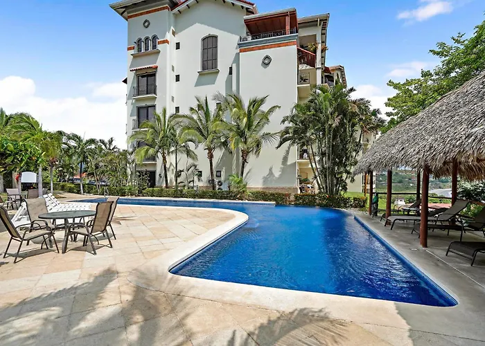 Stylish Flamingo With Ocean Views, Renovated Kitchen & Walkable Access Hébergement de vacances Playa Flamingo