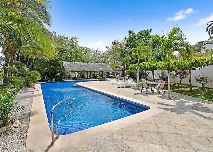 Stylish Flamingo With Ocean Views, Renovated Kitchen & Walkable Access *